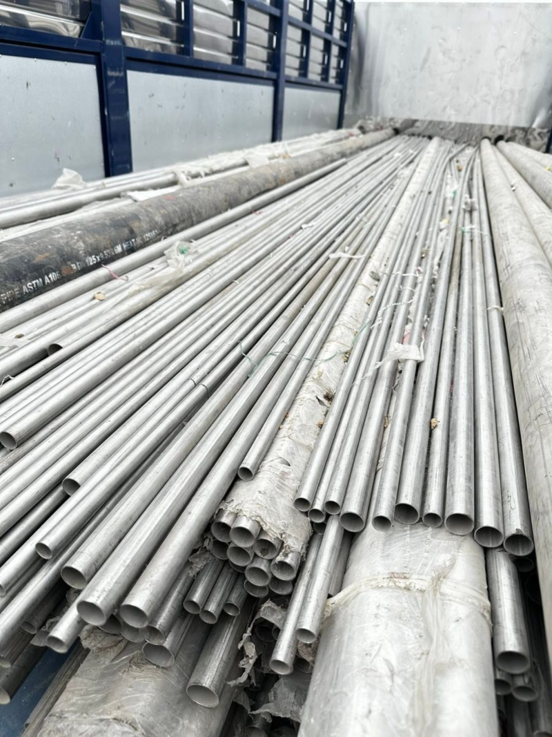 phan-biet-phe-lieu-inox-304-va-201-khi-ban